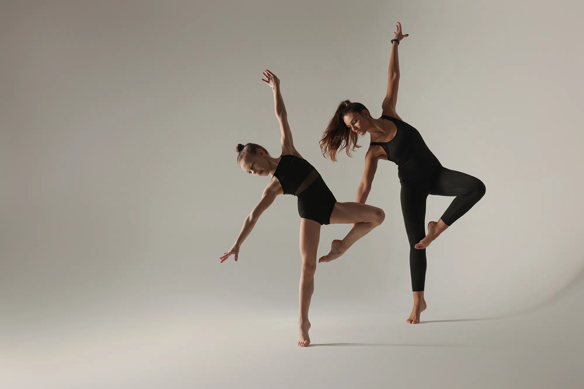 two female dances in the same pose